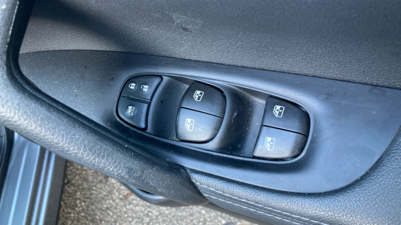 Nissan Qashqai 1.3 DiG-T 160 Acenta Premium 5dr Petrol Hatchback